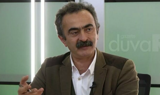 Ali Duran Topuz, Gazete Duvar'ın Genel Yayın Yönetmenliği'ni bıraktı, çok sayıda yazar ayrılık kararı aldı Ali Duran Topuz, Gazete Duvar'ın Genel Yayın Yönetmenliği'ni bıraktı, çok sayıda yazar ayrılık kararı aldı