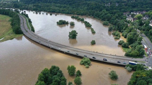 Almanya ve Belçika'daki sel felaketinde can kaybı 125'i aştı