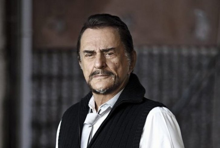 Alpay: Zeki Müren Türk Sanat Müziğini katletti, ölçüsüz tavırlarıyla Türkiye'ye kötü örnek oldu Alpay: Zeki Müren Türk Sanat Müziğini katletti, ölçüsüz tavırlarıyla Türkiye'ye kötü örnek oldu