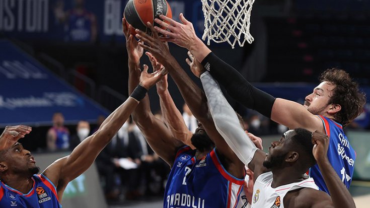 Anadolu Efes 90 - 63 Real Madrid