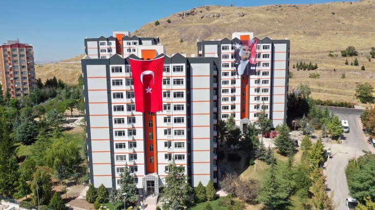 Ankara Büyükşehir Belediyesi'nin aylık 100 liradan kiraya sunacağı sosyal konutlar sahiplerine kavuştu