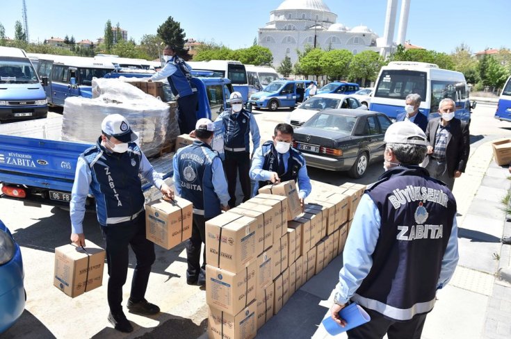 Ankara Büyükşehir'den toplu taşıma esnafına gıda ve hijyen desteği