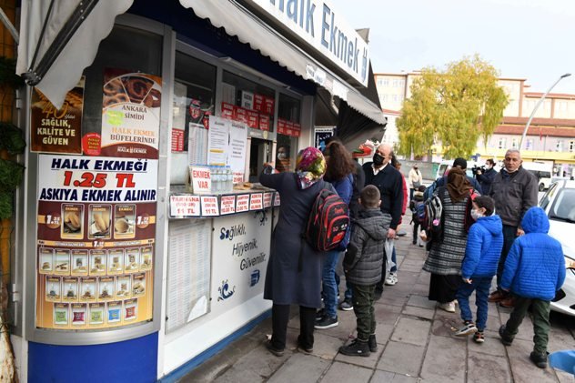 Ankara'da Halk Ekmek kuyruklarını engellemek için mobil araçlar sahada olacak Ankara'da Halk Ekmek kuyruklarını engellemek için mobil araçlar sahada olacak