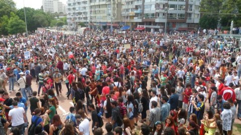 Antalya'daki 'Gezi Davası'nda 40 kişiye hapis cezası Antalya'daki 'Gezi Davası'nda 40 kişiye hapis cezası