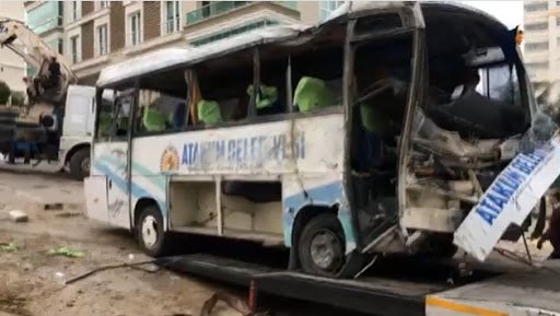 Atakum Belediyesi'nin servis aracı kaza yaptı: Ölü ve yaralılar var