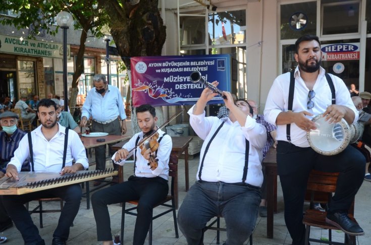 Aydın Büyükşehir Belediyesi ve Kuşadası Belediyesi'nden Müzisyenlere destek