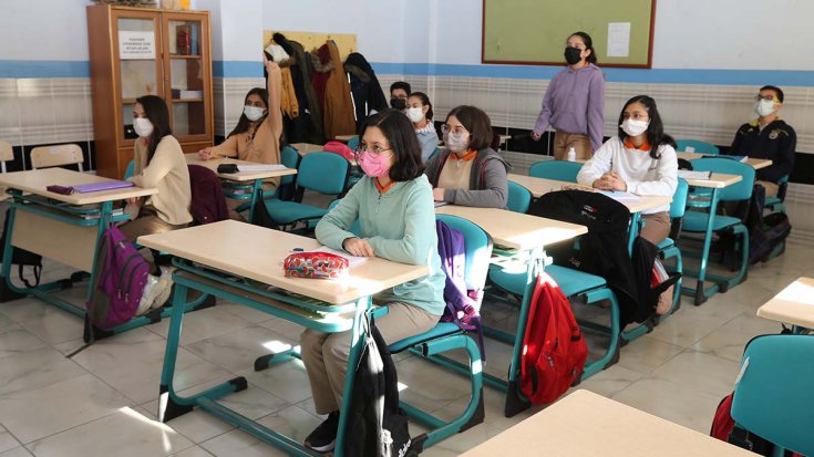 Bakan Özer: Türkiye genelinde okullara devam oranı yüzde 95'in üzerinde Bakan Özer: Türkiye genelinde okullara devam oranı yüzde 95'in üzerinde