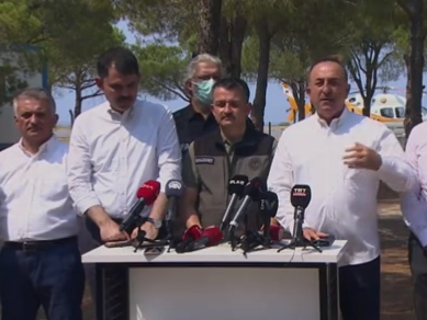 Bakan Pakdemirli: Aktif yangınlarda iyiye gidiş var, tüm yangınlara 3 uçakla müdahalemiz sürüyor Bakan Pakdemirli: Aktif yangınlarda iyiye gidiş var, tüm yangınlara 3 uçakla müdahalemiz sürüyor