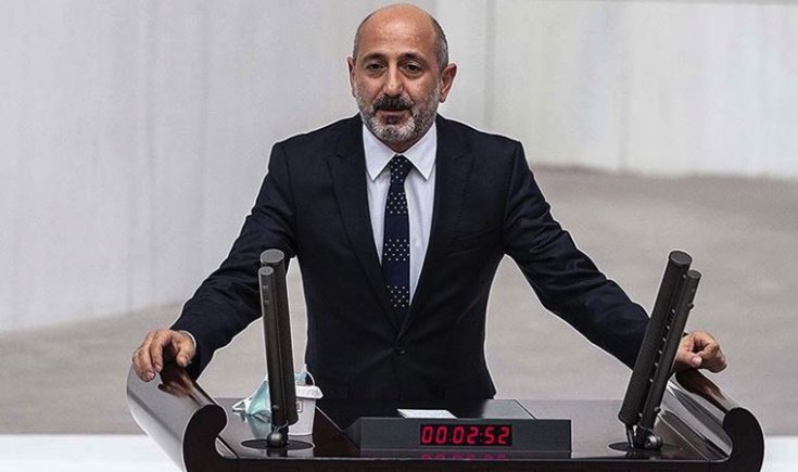 Bakan Pekcan'ın başında bulunduğu bakanlığa milyonlarca TL’lik dezenfektan satışı Meclis gündeminde Bakan Pekcan'ın başında bulunduğu bakanlığa milyonlarca TL’lik dezenfektan satışı Meclis gündeminde