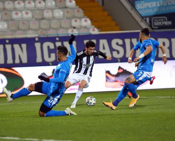 Lider Beşiktaş, BB Erzurumspor'u deplasmanda 4-2 yendi Lider Beşiktaş, BB Erzurumspor'u deplasmanda 4-2 yendi