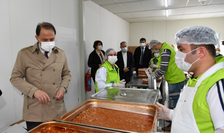 Beylikdüzü'nde Ramazan boyunca günlük 3 bin 100 kişiye sıcak yemek yardımı