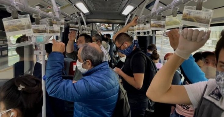 Bilim Kurulu Üyesi Akın: Sahadan gelen veriler salgının toplu taşımadan çok yayıldığını gösteriyor, kalabalığın önlenmesi gerekiyor