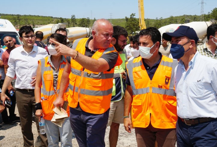 Bodrum Belediyesi ekipleri yangın yerinde