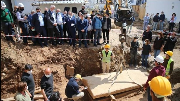 Bodrum'da 2400 yıllık lahit mezarın kapağı açıldı