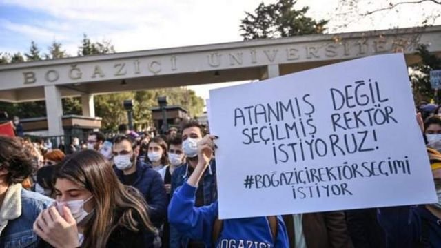 Boğaziçi Üniversitesi protestolarında gözaltına alınan 97 kişi hakkında 6 aydan 3 yıla hapis istemi Boğaziçi Üniversitesi protestolarında gözaltına alınan 97 kişi hakkında 6 aydan 3 yıla hapis istemi