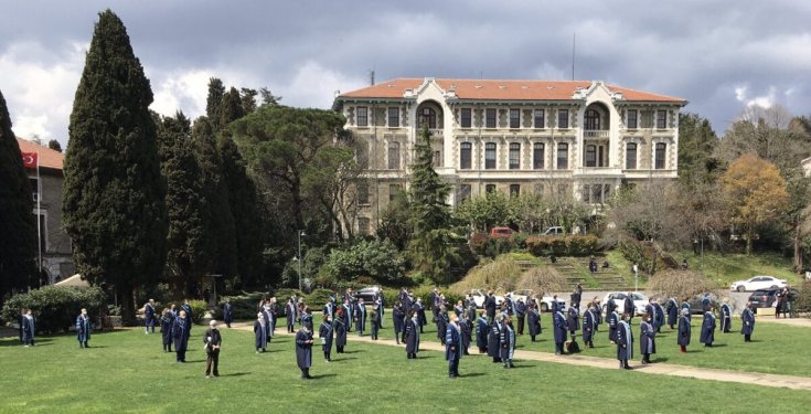 Boğaziçili akademisyenlerden mükerrer oy davası Boğaziçili akademisyenlerden mükerrer oy davası