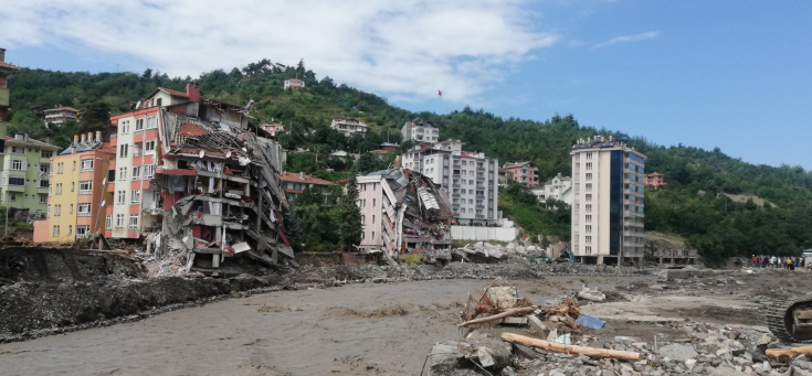 Bozkurtlu yurttaş: 1,5 gün çatıda bekledik, helikopter almadı Bozkurtlu yurttaş: 1,5 gün çatıda bekledik, helikopter almadı
