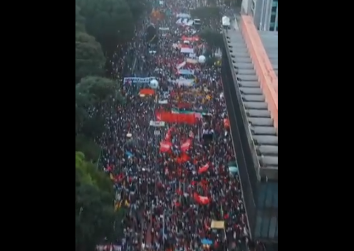 Brezilya'da binlerce kişi Devlet Başkanı Bolsonaro'yu protesto etti