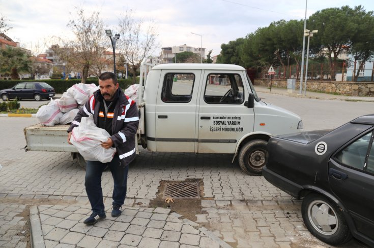 Burhaniye Belediyesi'nden ihtiyaç sahibi vatandaşlara yakacak yardımı