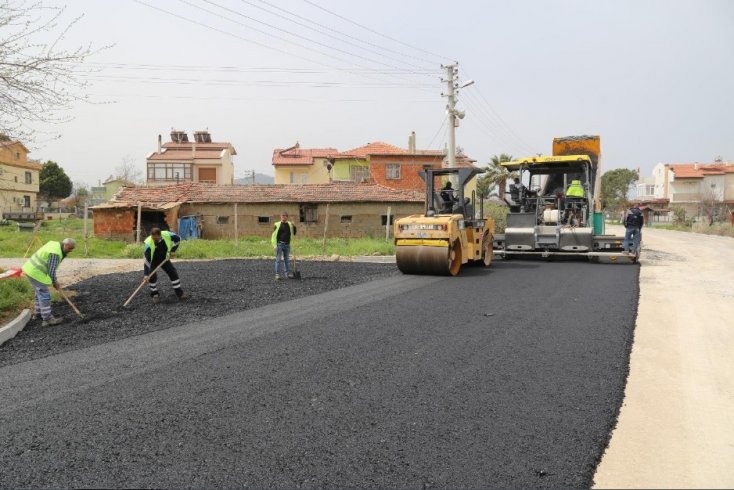 Burhaniye Kabaağaç caddesindeki yol çalışmasında sona gelindi Burhaniye Kabaağaç caddesindeki yol çalışmasında sona gelindi