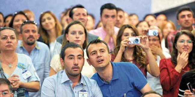 'Bütçeden aslan payı eğitime ayrılıyorsa yüz binlerce öğretmen neden atanmayı bekliyor?' 'Bütçeden aslan payı eğitime ayrılıyorsa yüz binlerce öğretmen neden atanmayı bekliyor?'