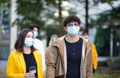 Cambridge Üniversitesi: Maske takılmadığında sosyal mesafe uygulaması anlamsız