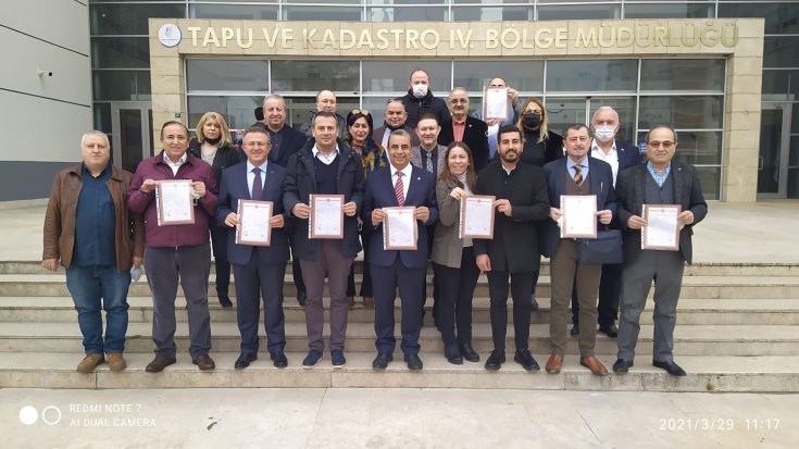 CHP Bursa İl Başkanlığı bina tapusunu aldı CHP Bursa İl Başkanlığı bina tapusunu aldı