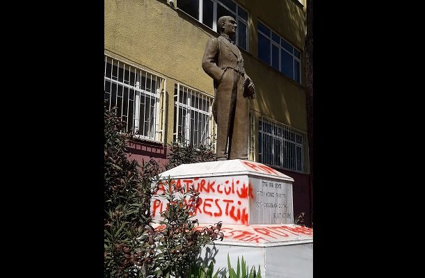 CHP sözcüsü Öztrak'tan Marmaraereğlisi'nde Atatürk büstüne çirkin saldırıya tepki; 'Atatürk büstüne yapılan saldırıyı lanetliyorum'