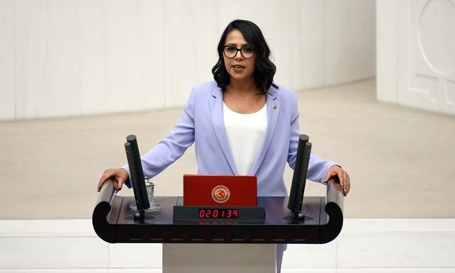 CHP'den istifa eden Sera Kadıgil, TİP'e geçti