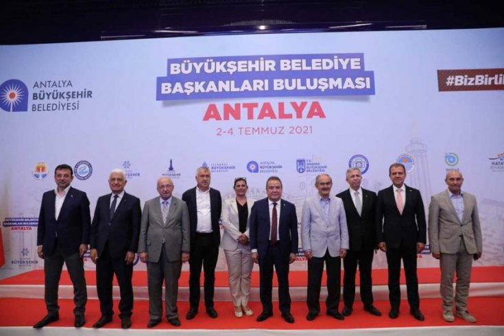CHP'li 11 Büyükşehir Belediye Başkanı'ndan ortak açıklama CHP'li 11 Büyükşehir Belediye Başkanı'ndan ortak açıklama