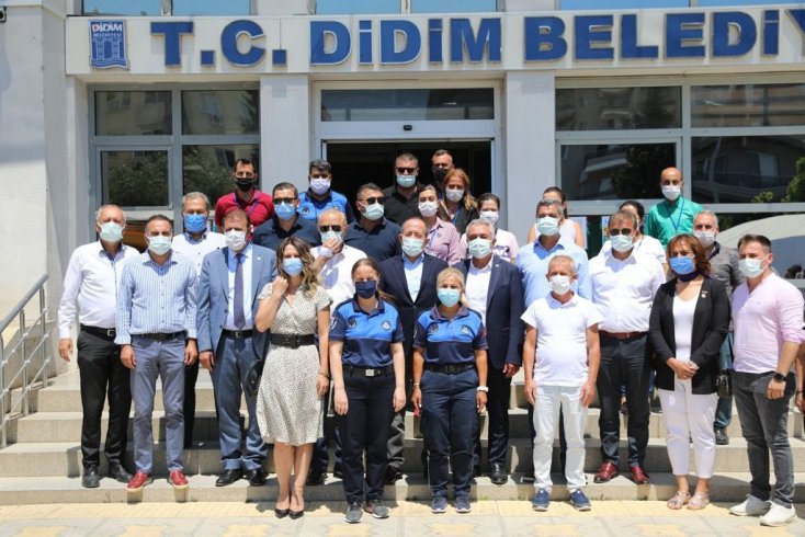 CHP'li Hamzaçebi'den Didim Belediye Başkanı Deniz Atabay'a ziyaret CHP'li Hamzaçebi'den Didim Belediye Başkanı Deniz Atabay'a ziyaret