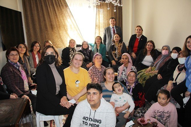 CHP’li kadın milletvekillerinden Uzunköprü’de mahalle ve ev ziyaretleri CHP’li kadın milletvekillerinden Uzunköprü’de mahalle ve ev ziyaretleri