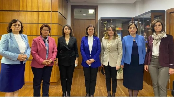 CHP'li kadın vekillerden eşit temsil için çağrı CHP'li kadın vekillerden eşit temsil için çağrı