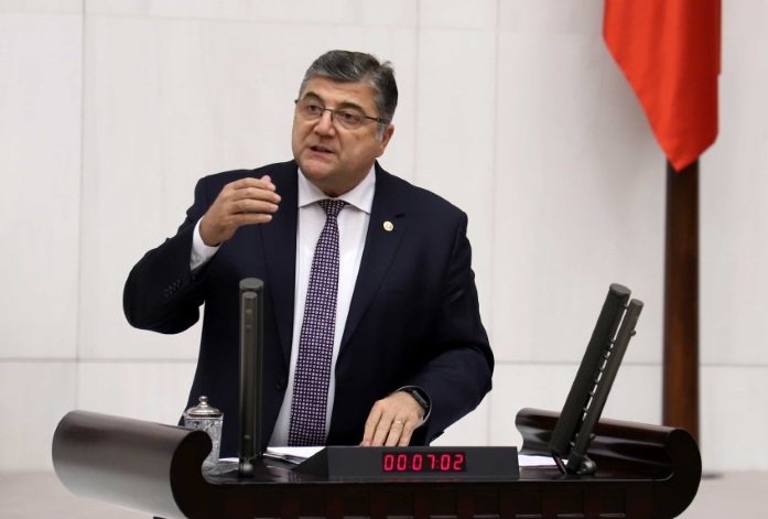 CHP'li Sındır; 'Anadolu çiftçisi kendi mülkiyetindeki arazide bile üretimi bıraktı, ne kiralaması?' CHP'li Sındır; 'Anadolu çiftçisi kendi mülkiyetindeki arazide bile üretimi bıraktı, ne kiralaması?'