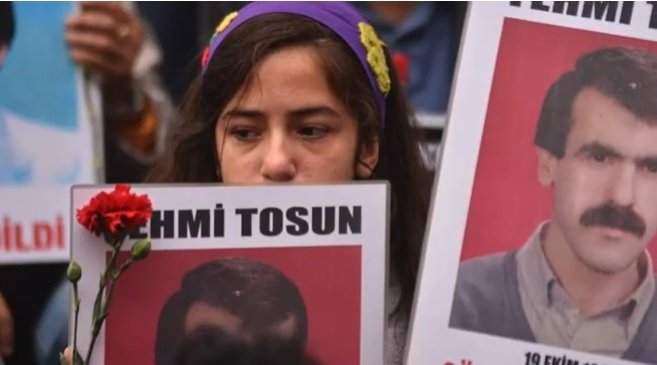 Cumartesi Anneleri 26 yıl önce kaybedilen Fehmi Tosun'un akıbetini sordu Cumartesi Anneleri 26 yıl önce kaybedilen Fehmi Tosun'un akıbetini sordu