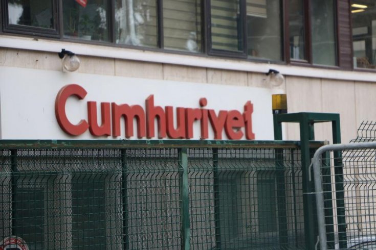 Cumhuriyet gazetesinde 8 sendikalı gazetecinin işine son verildi