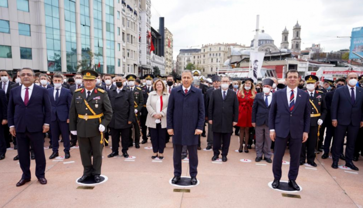 Cumhuriyetin 98'inci yılı için Taksim'de tören düzenlendi