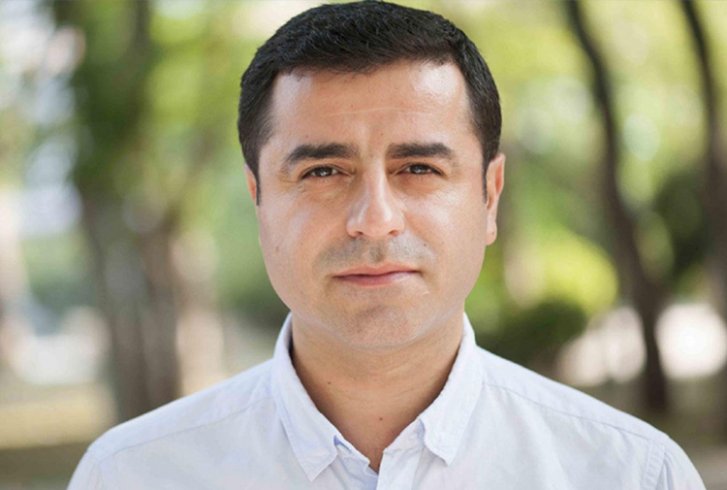 Demirtaş'tan 1 Mayıs mesajı: Bizim balkonumuz ya da penceremiz yok ama sizler balkon ve pencerelerinizden tüm emekçiler için ses verebilirsiniz