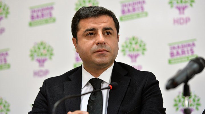 Demirtaş'tan mahkeme heyetine: Şaibe var, bizi suçlamadan önce sizin aklanmanız gerekir, hakkınızda soruşturma açılmasını isteyeceğiz Demirtaş'tan mahkeme heyetine: Şaibe var, bizi suçlamadan önce sizin aklanmanız gerekir, hakkınızda soruşturma açılmasını isteyeceğiz