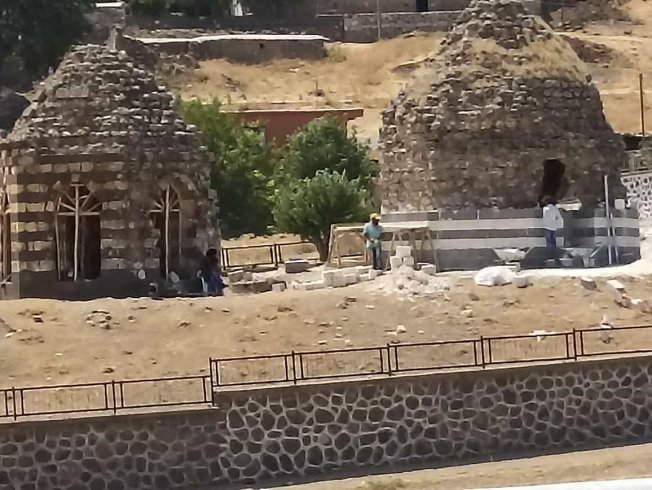 Diyarbakır'da 400 yıllık kümbetlerin restorasyonu tepki çekti: 'Yeni bir karpuz kulesi faciası yapıyorlar'