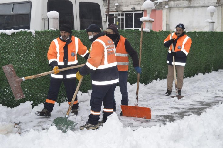 Doğu'da 1344 köy yolu kardan kapandı