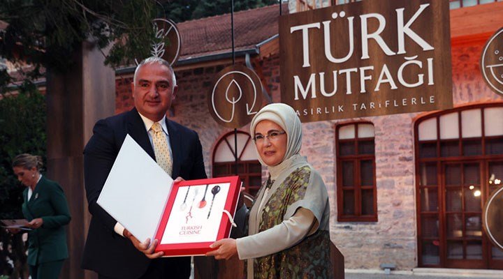 Emine Erdoğan’ın kitabının masrafını bakanlık karşıladı Emine Erdoğan’ın kitabının masrafını bakanlık karşıladı