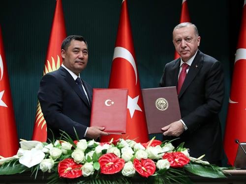 Erdoğan: Kırgızistan'la kardeşlik bağlarımızı daha da güçlendirerek devam ettireceğiz Erdoğan: Kırgızistan'la kardeşlik bağlarımızı daha da güçlendirerek devam ettireceğiz