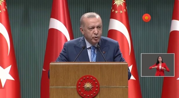 Erdoğan; 'Yanan ormanlarımız Anayasamızın 169. maddesine uygun şekilde tekrar canlandırılacak, tarım ve turizm dahil kesinlikle başka bir amaç için kullanılmayacaktır'