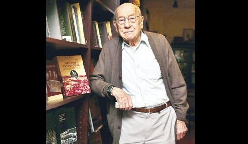 Eski bakan ve yazar Ömer Cahit Kayra hayatını kaybetti
