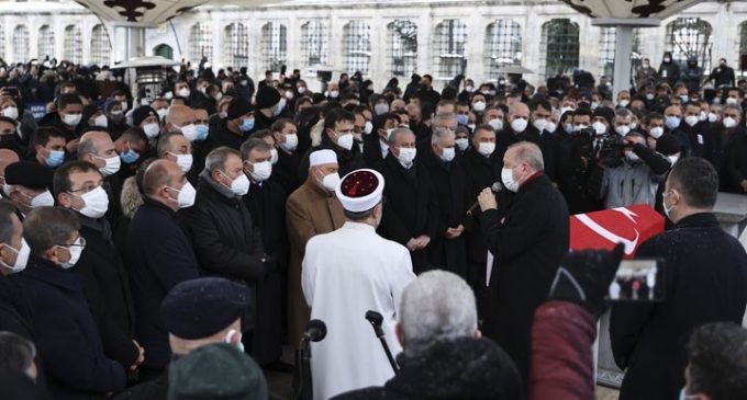 Eski İBB Başkanı Kadir Topbaş toprağa verildi