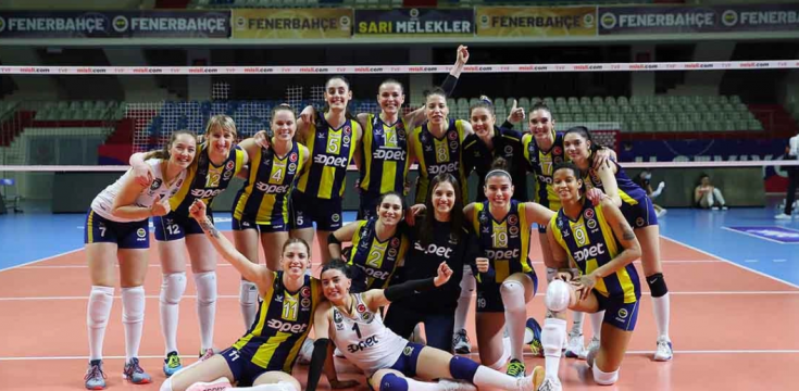 Fenerbahçe kadın voleybol takımı, Covid-19'lu sporcu sayısının artması nedeniyle maça çıkamayacak
