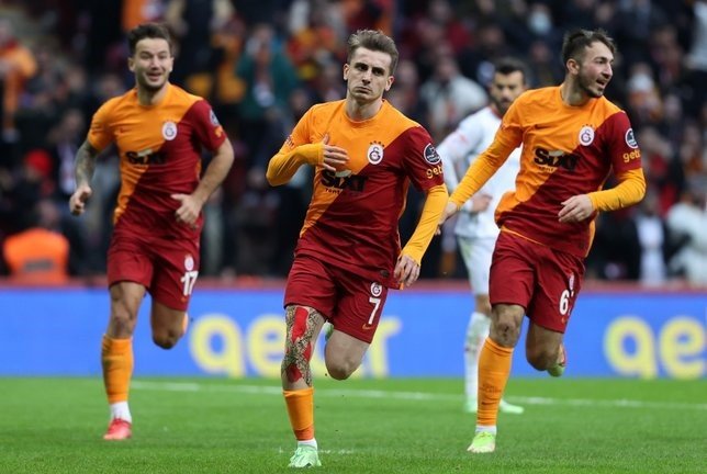 Galatasaray, Antalyaspor'u 2-0 yendi