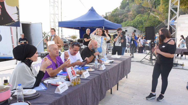 Gemlik'te zeytinli tatlar yarıştı Gemlik'te zeytinli tatlar yarıştı