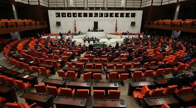 Gri pasaportla yurt dışına insan kaçırılması nedeniyle meclise verilen araştırma önergesi, AKP ve MHP oylarıyla reddedildi